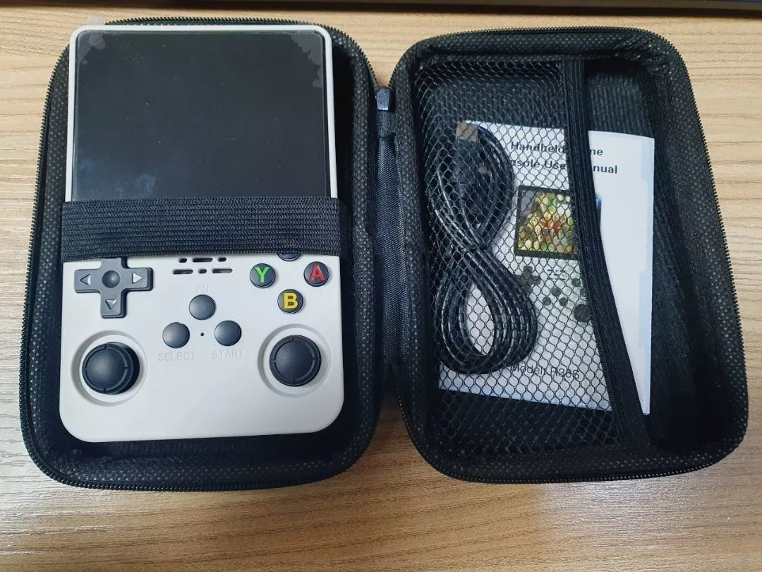Máy chơi game R36s giá rẻ cấu hình mạnh, chơi nhiều hệ máy từ psp ps1 nes snes gbc gba gb | Izzygame