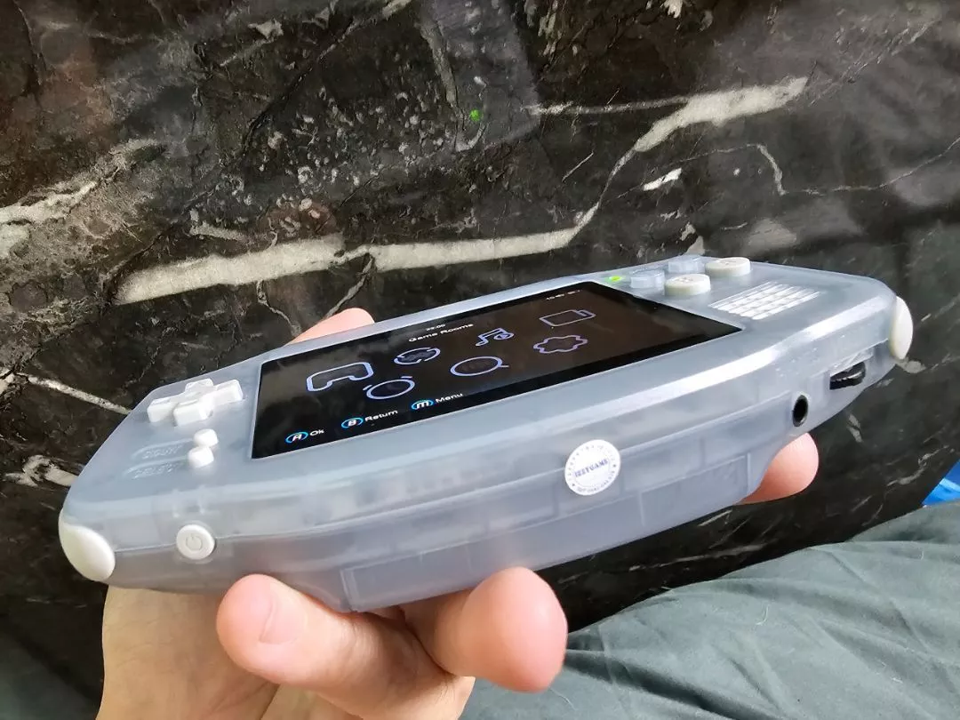 Anbernic rg34xx, mẫu máy GBA đến từ nhà Anbernic, cấu hình mạnh, hỗ trợ hàng chục giả lập với hàng vạn trò chơi IZZYGAME