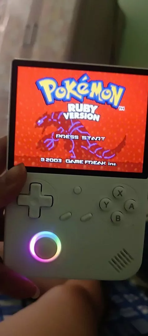 Anbernic rg40xx v máy dọc giá rẻ xịn nhất của Anbernic, màn hình 4inch, cấu hình cao chơi psp, ps1 snes, nes gba gbc...