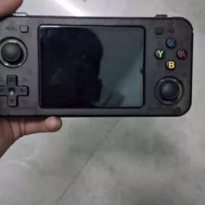 R36h phiên bản ngang của máy chơi game R36s huyền thoại, cấu hình mạnh, màn đẹp nút bấm tốt, tốt nhất tầm giá.