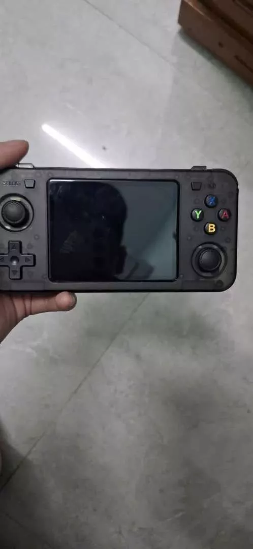 R36h phiên bản ngang của máy chơi game R36s huyền thoại, cấu hình mạnh, màn đẹp nút bấm tốt, tốt nhất tầm giá.