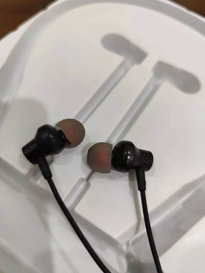 Tai nghe Bluetooth không dây đeo cổ Lenovo Y111 có micrô Tai nghe khử tiếng ồn Bass Thể thao Chạy bộ Tai nghe lâu trôi