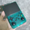 Máy chơi game R36s phiên bản màu đặc biệt, màu xanh trong suốt, clear green cực kỳ được ưa chuộng.