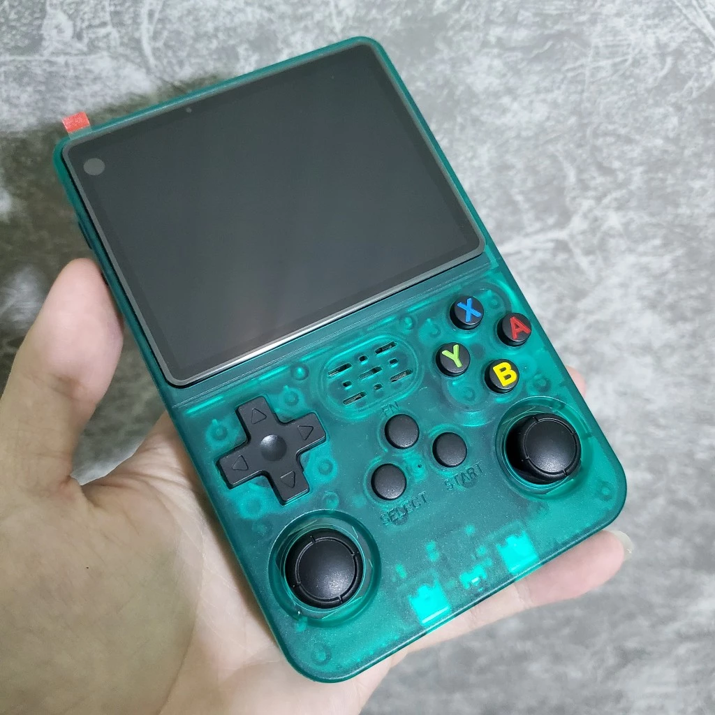 Máy chơi game R36s phiên bản màu đặc biệt, màu xanh trong suốt, clear green cực kỳ được ưa chuộng.