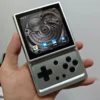 Anbernic rg rotate xoay độc đáo , chạy android, nhỏ gọn, hỗ trợ tới ps2 thoải mái chiến kho game retro